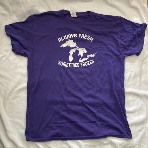 Woman’s t shirt - Picture 1 of 3